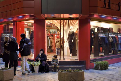 Iran, Isfahan Province, Isfahan, New Julfa Armenian district (Nor Djoura), trendy boutique