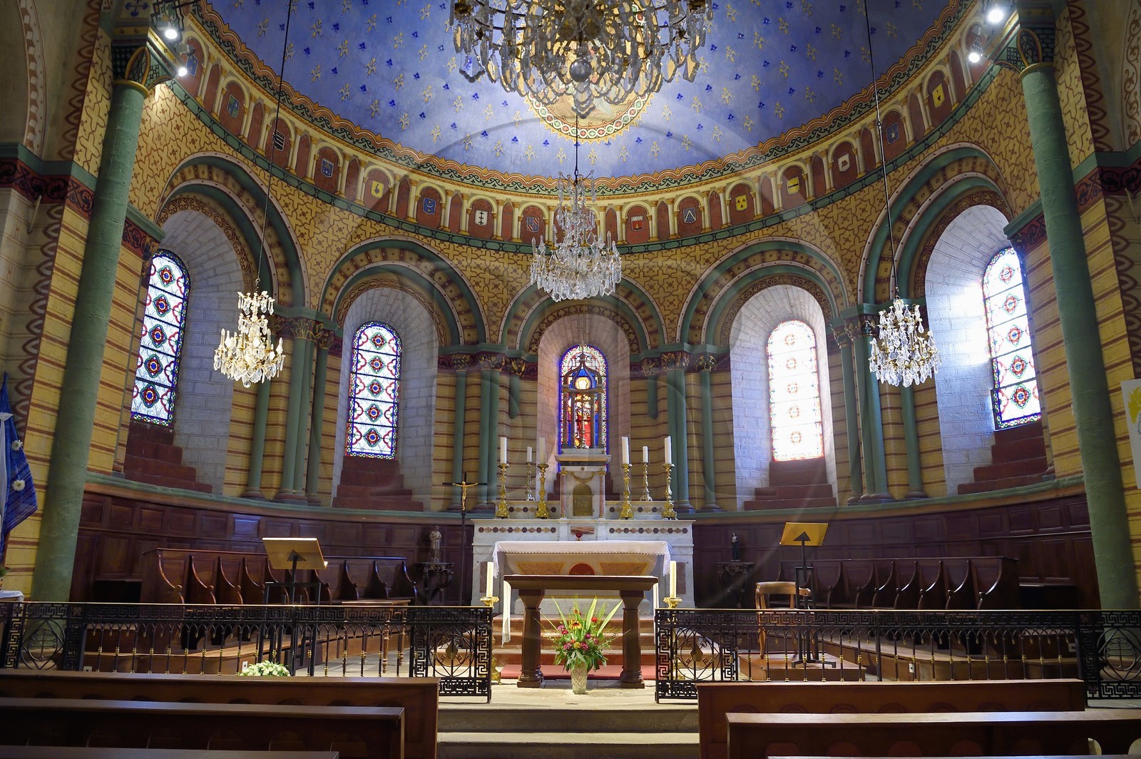 France, Haute-Loire (43), Blesle, labellisé Les Plus Beaux Villages de France, église abbatiale Saint Pierre de style roman auvergnat, site clunisien