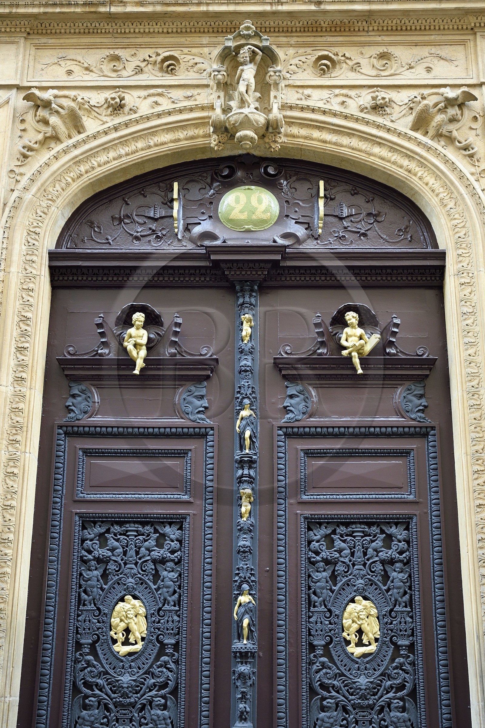 France, Moselle (57), Metz, portail d'un hotel particulier en Nexirue