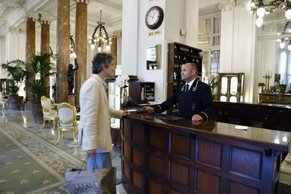 France, Pyrénées-Atlantiques (64), Pays-Basque, Biarritz, Hotel du Palais, le grand hall, le chef concierge et Clefs d'Or Olivier Pasquet