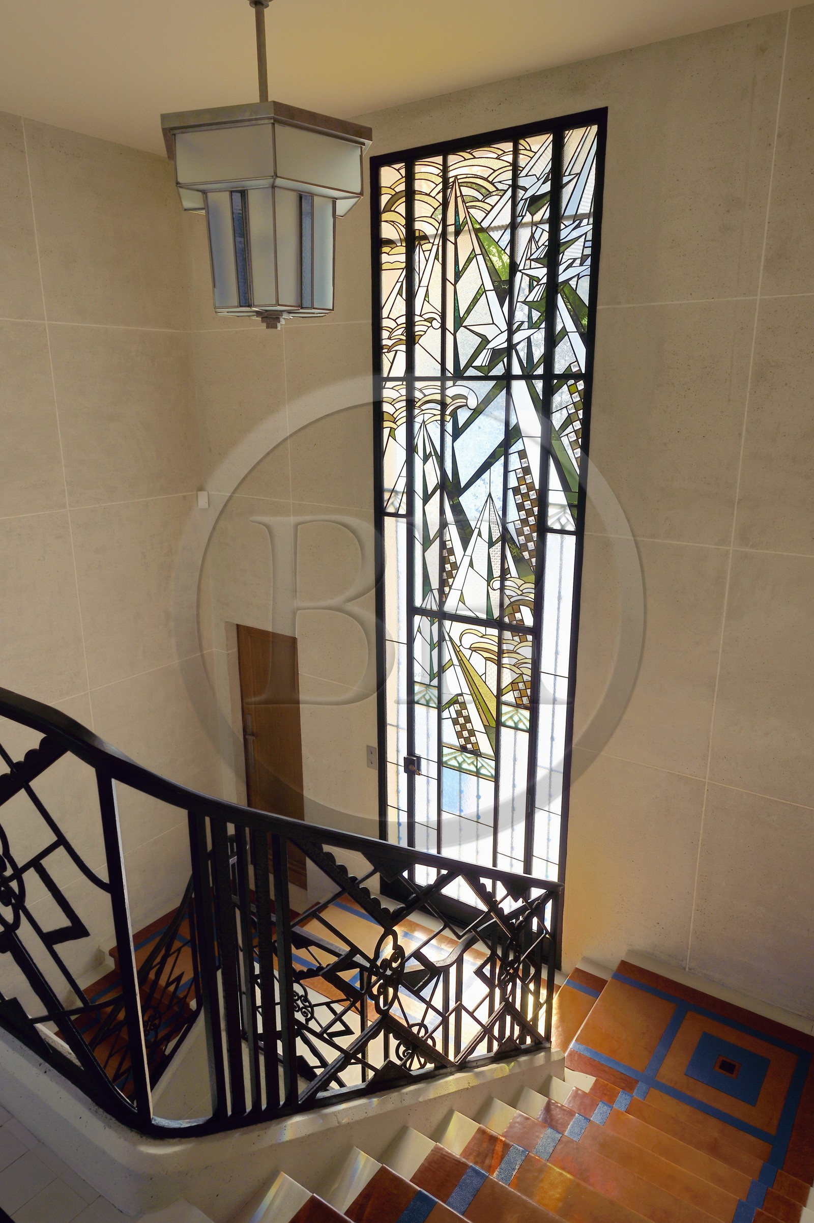 France, Pyrénées-Atlantiques (64), la côte du Pays-Basque, Ciboure, la Villa Art déco Leihorra dessiné par l'architecte Joseph Hiriart 1926, vitrail de la porte réalisé par le maître-verrier Jacques Gruber