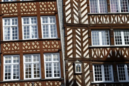 France, Ille-et-Vilaine (35), Rennes,  la place du Champ Jacquet est bordée de maisons à pans de bois du XVIIème siècle