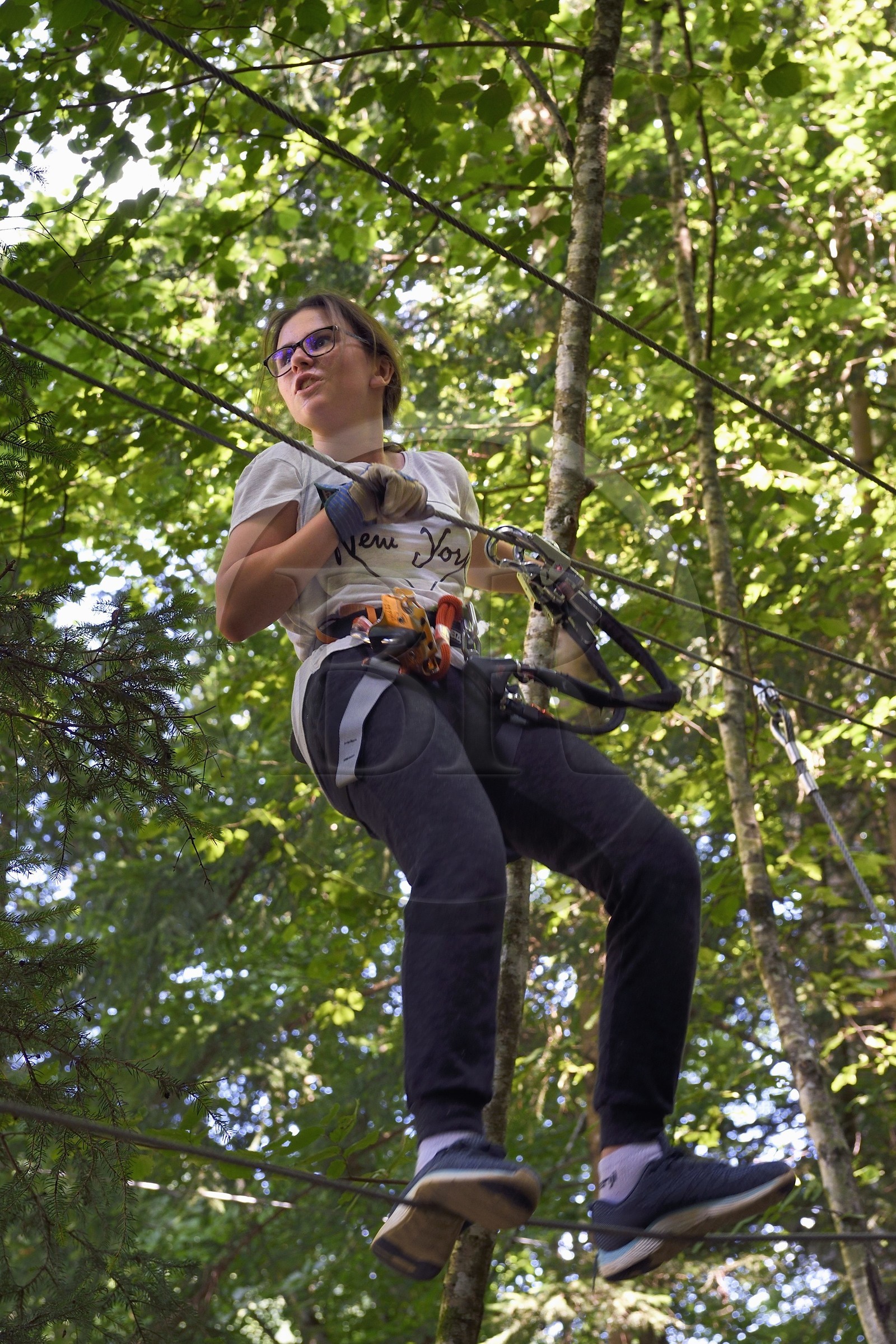 Suisse, Canton de Vaud, Aigle, parcours acrobatique en hauteur (accrobranche) au Parc Aventure