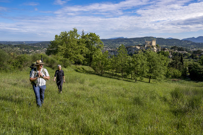 France, Vaucluse, Dentelles de Montmirail mountains, Vaison la Romaine, hikers in front of the castle of the Counts of Toulouse built in the 12th century at the top of the medieval city