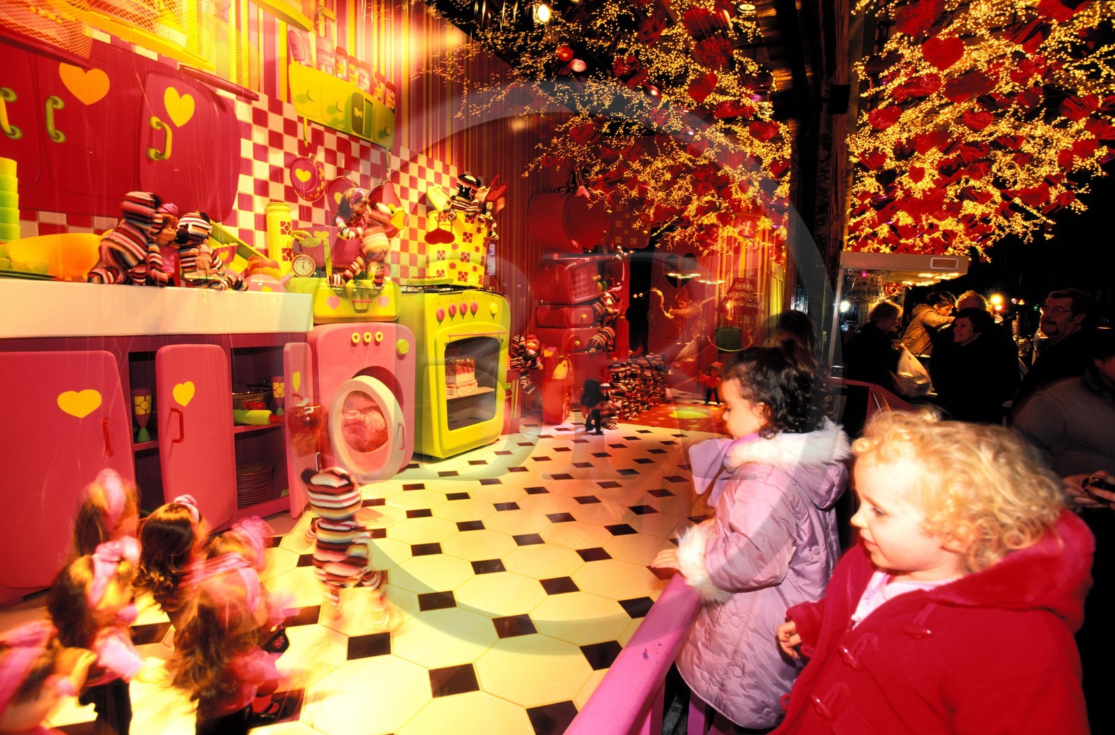 France, Paris (75), grands magasins du boulevard Haussmann, le vitrine de Noël du magasin Le Printemps