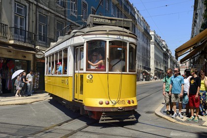 Portugal, Lisbonne, quartier de Baixa pombalin, tramway (electricos) dans la rua da Prata