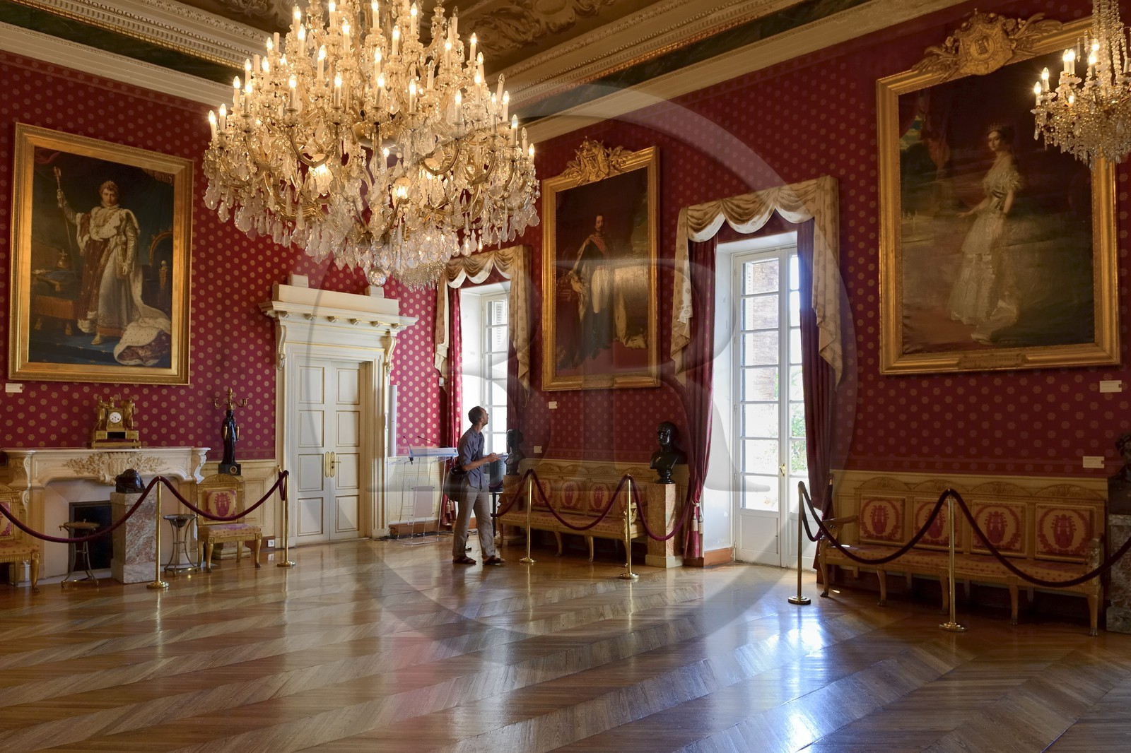 France, Corse-du-Sud (2A), Ajaccio, l’hôtel de ville, salon napoléonien restauré avec les tableaux représentant Napoléon en tenue de sacre signé Gérard (à gauche) et de Napoléon III signé Winter Halter (au centre) France, Corse-du-Sud (2A), Ajaccio, l’hôtel de ville, salon napoléonien restauré avec les tableaux représentant Napoléon en tenue de sacre signé Gérard (à gauche) et de Napoléon III signé Winter Halter (au centre)