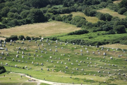 France, Morbihan (56), Carnac, alignement mégalithique du Menec (vue aérienne)
