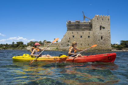 France, Alpes-Maritimes, Cannes, kayaking in the Lerins Islands, tour of the Saint-Honorat island from the south, the old fortified monastery in the background