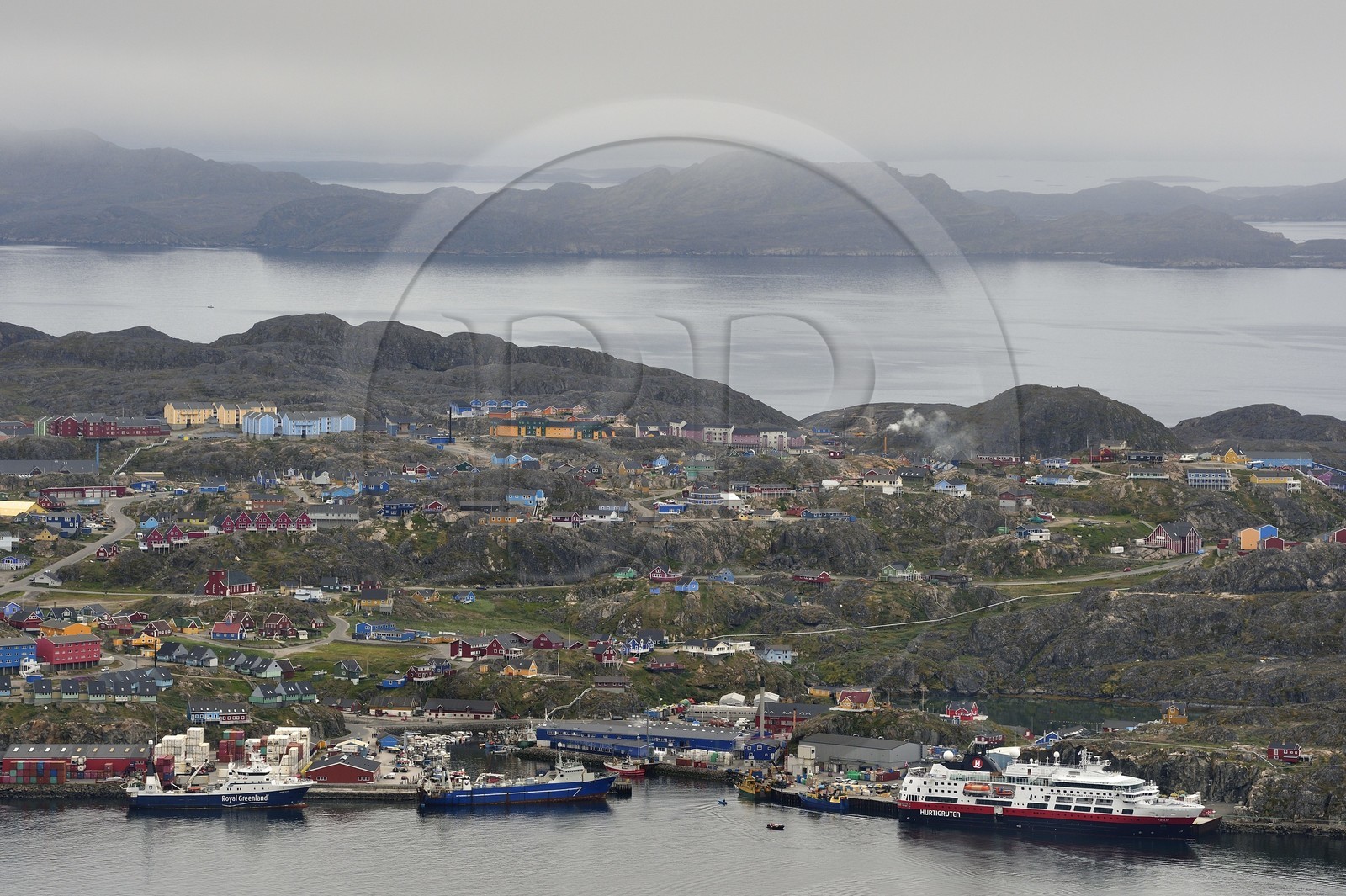 Groenland, région du centre ouest, Sisimiut (autrefois Holsteinsborg) dans la baie de  de Kangerluarsunnguaq