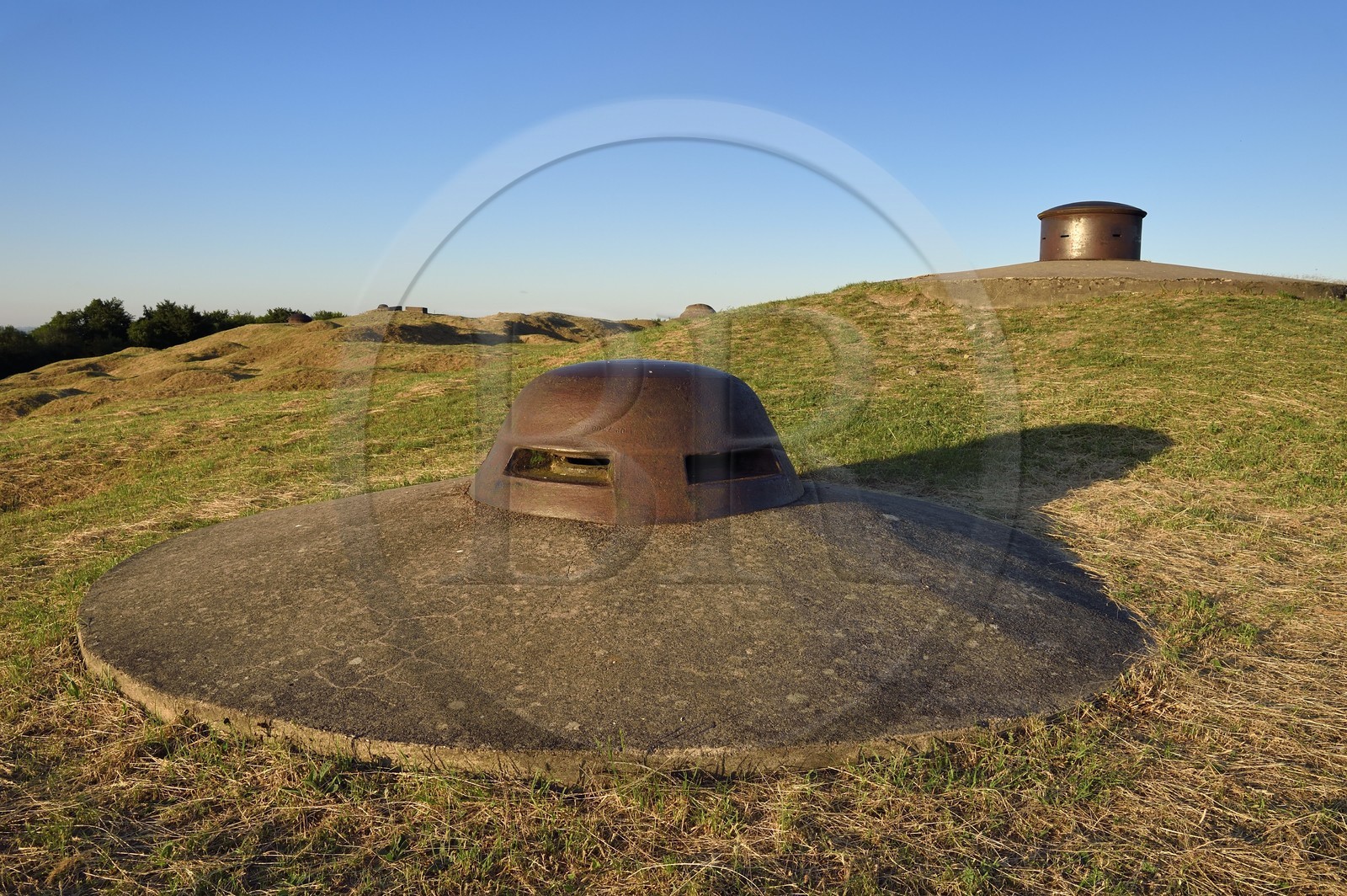 France, Meuse (55), Douaumont, fort de Douaumont, pièce maîtresse de la défense autour de Verdun, tourelle de mitrailleuse et son observatoire en arrière-plan