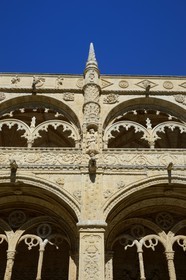 Portugal, Lisbonne, Bélem, Monastere des Hiéronymites (Mosteiro dos Jerónimos), classé Patrimoine Mondial de l'UNESCO, le cloitre, détail des arcades