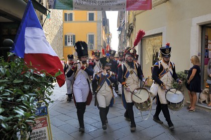 Italy, Liguria, Sarzana, Napoleon Festival, french soldiers of the Grande Armée of the 18th Heavy Infantry Regiment marching through the streets of the city