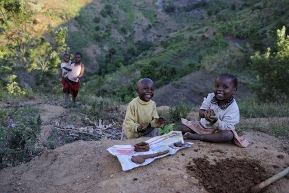 Tanzania, Morogoro district, Uluguru mountains, children playing around the former german refuge called Morningside