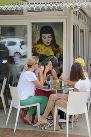 South Africa, Gauteng Province, Johannesburg, 4th Avenue in Parkhurst district, one of Johannesburg's hot spots for dining and shopping