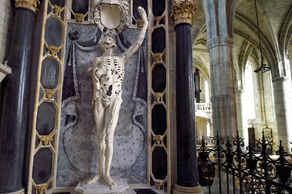 France, Meuse, Bar le Duc, the Skeleton (also called numb) statue (16th century) of the Rene de Chalon tomb by sculptor Ligier Richier in Saint Etienne Church