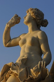 France, Yvelines (78), parc du château de Versailles, classé Patrimoine Mondial de l'UNESCO, statue appellée La Clareté de la fin 17ème siècle de Lazzaro Baldi