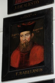 France, Hérault (34), Montpellier, centre historique, faculté de médecine, antichambre de la salle du Conseil, le vestiaire des professeurs, portrait de Rabelais qui obtient son titre de docteur à Montpellier en 1537