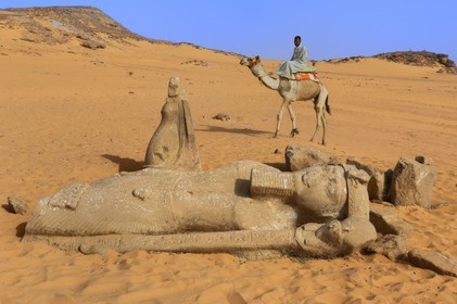 Egypte, Haute Egypte, Lac Nasser, désert de Nubie, temple de Ouadi es-Seboua ou vallée des lions