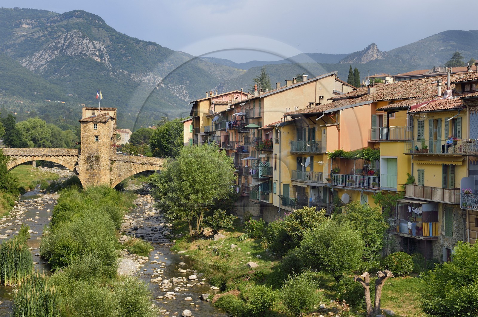 France, Alpes-Maritimes (06), vallée de la Bévéra, Sospel, le Pont Vieux sur la rivière Béréva