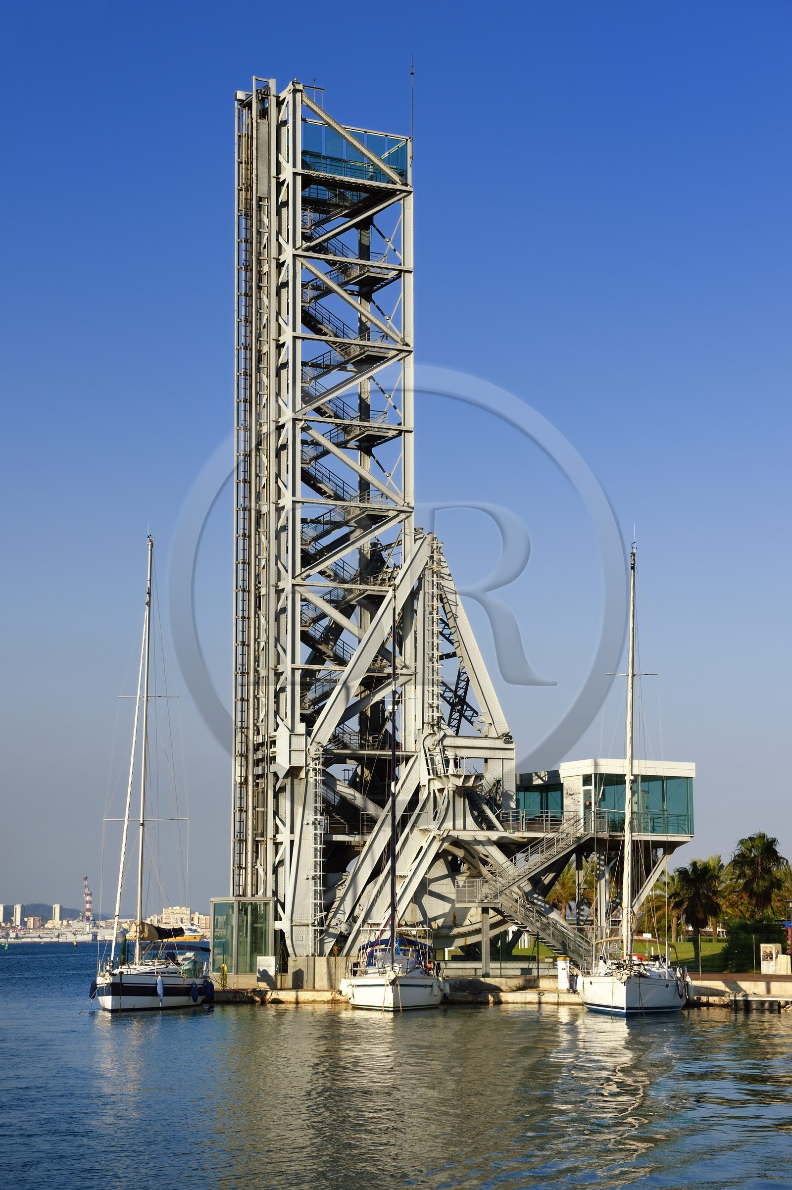 France, Var (83), La Seyne-sur-Mer, Parc de la Navale sur les anciens chantiers navals, le pont levant ou basculant