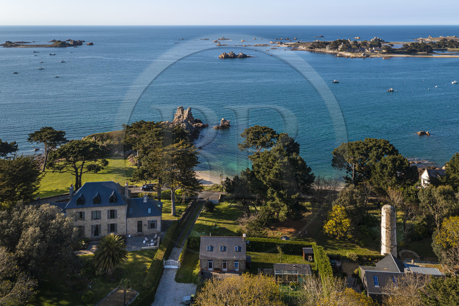 France, Cotes-d'Armor, Cote d'Ajoncs, Penvénan, Port Blanc, the light of Port-Blanc also called fire of the Thief which stands on the right and the Island of Saint Gildas in the background(aerial view)