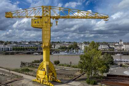 France, Loire-Atlantique (44), Nantes, Parc des chantiers sur l'Ile de Nantes, la grue Titan jaune (vue aérienne)