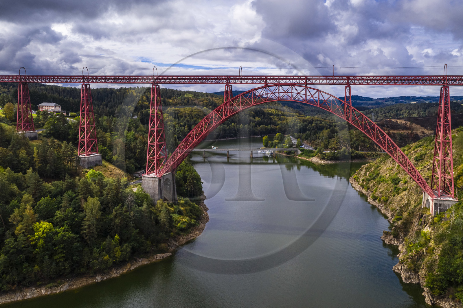 France, Cantal (15),les gorges de la Truyère, viaduc de Garabit des ingénieurs Léon Boyer pour la conception et Gustave Eiffel pour la réallisation (vue aérienne)