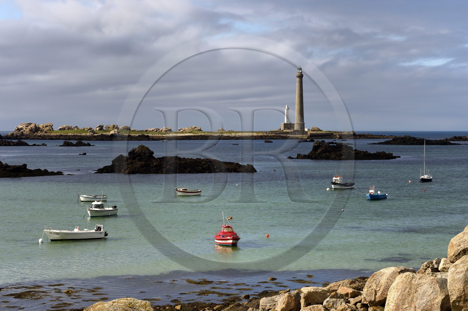 France, Finistère (29), Pays des Abers, Plouguerneau, Ile Vierge dans l'archipel de Lilia vu depuis la Pointe du Kastell Ac'h, le phare de l'ile Vierge le plus haut phare d'Europe d'une hauteur de 82,5 mètres