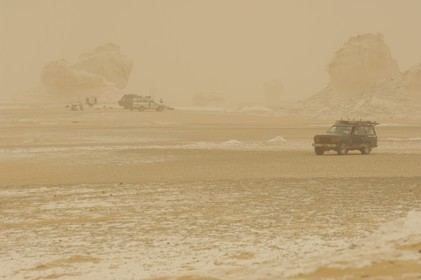 Egypt, Libyan Desert, sandstorm in the White Desert north of Farafra