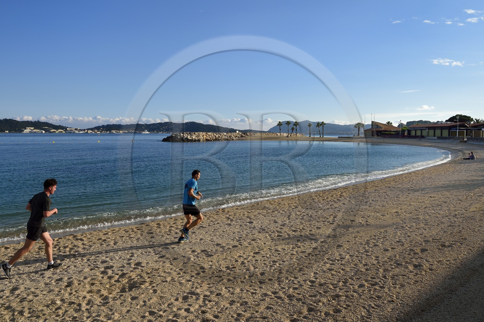 France, Var (83), Toulon, plage artificielle du quartier du Mourillon (plage de la Source)