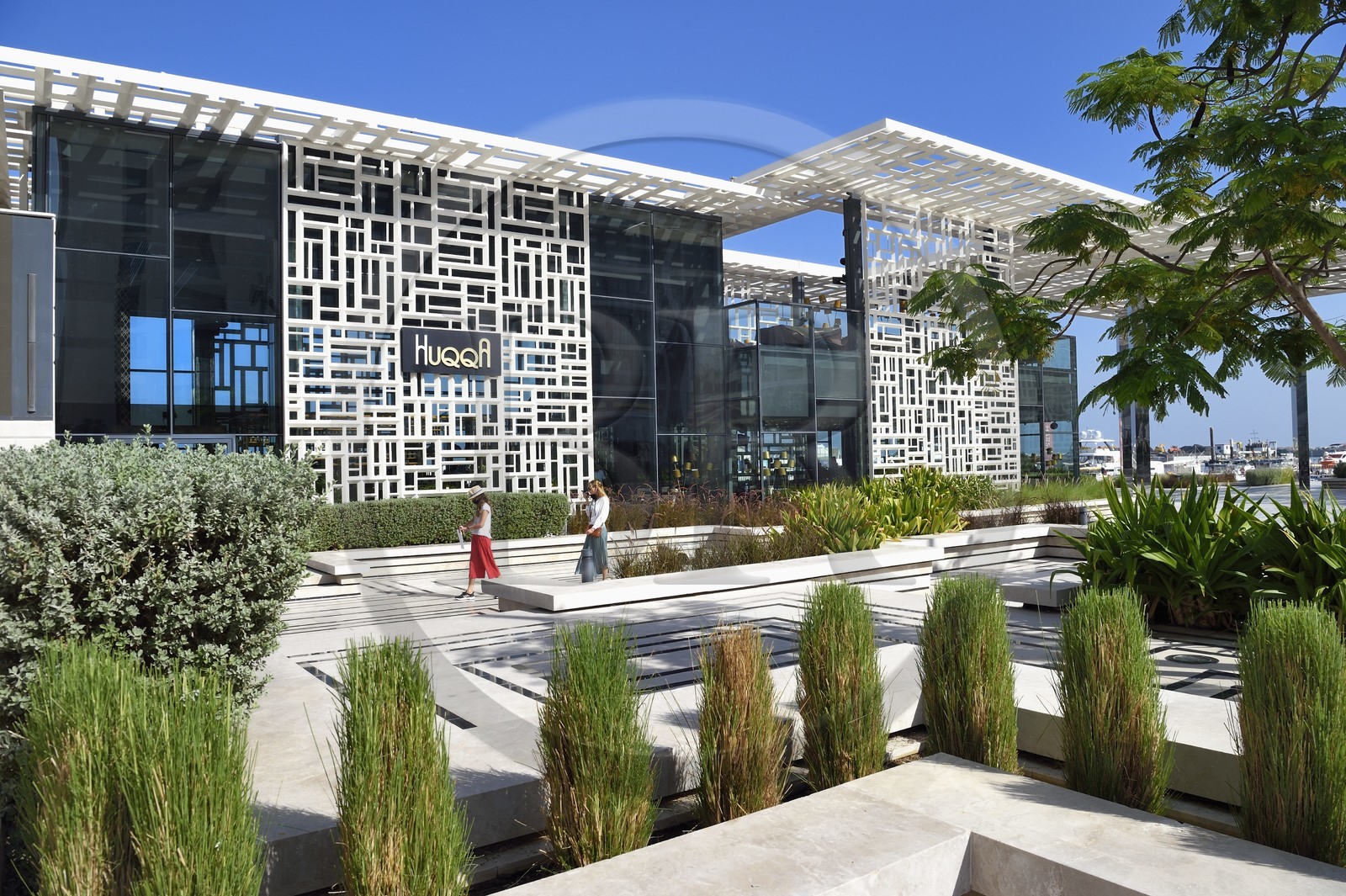 Sultanat d'Oman, Mascate, port du quartier de Al-Mouj, le restaurant Huqqa