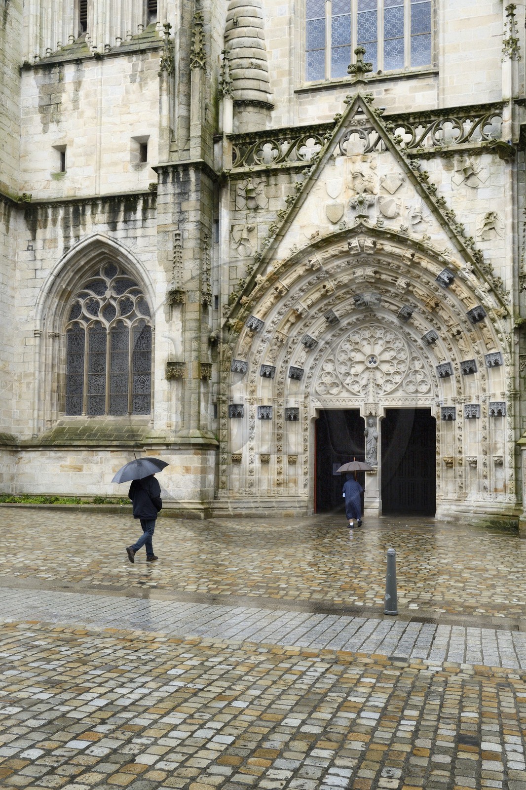 France, Finistère (29), Quimper, la cathédrale Saint-Corentin, portail