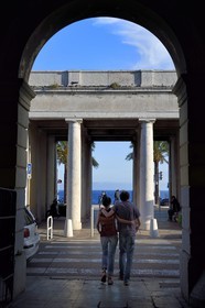 France, Alpes-Maritimes (06), Nice, vieille ville, passage entre le cours Saleya et le quai des Etats-Unis