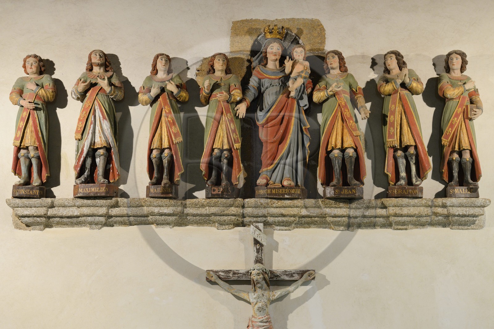 France, Côtes-d'Armor (22), Vieux-Marché, la chapelle des Sept-Saints consacrée aux Sept Dormants d'Éphèse, les statues des sept Dormants dans la chapelle datent du XVIIIème siècle