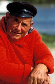 France, Finistère (29), île de Molène, portrait d'un marin pêcheur