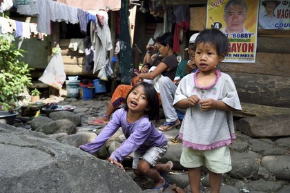 Philippines, Ifugao province, Banaue region, village of Cambulo, little girl in front of the family home