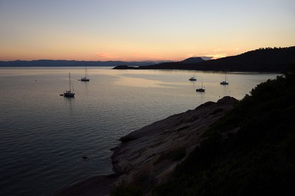 France, Var (83), Iles d'Hyères, parc national de Port Cros, Ile de Porquerolles, plage de la Courtade au lever de soleil