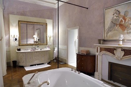 Italy, Tuscany, Florence, listed as World Heritage by UNESCO, Palazzo Della Gherardesca, 5 star palace Four Seasons Hotel Firenze, bathroom of a suite