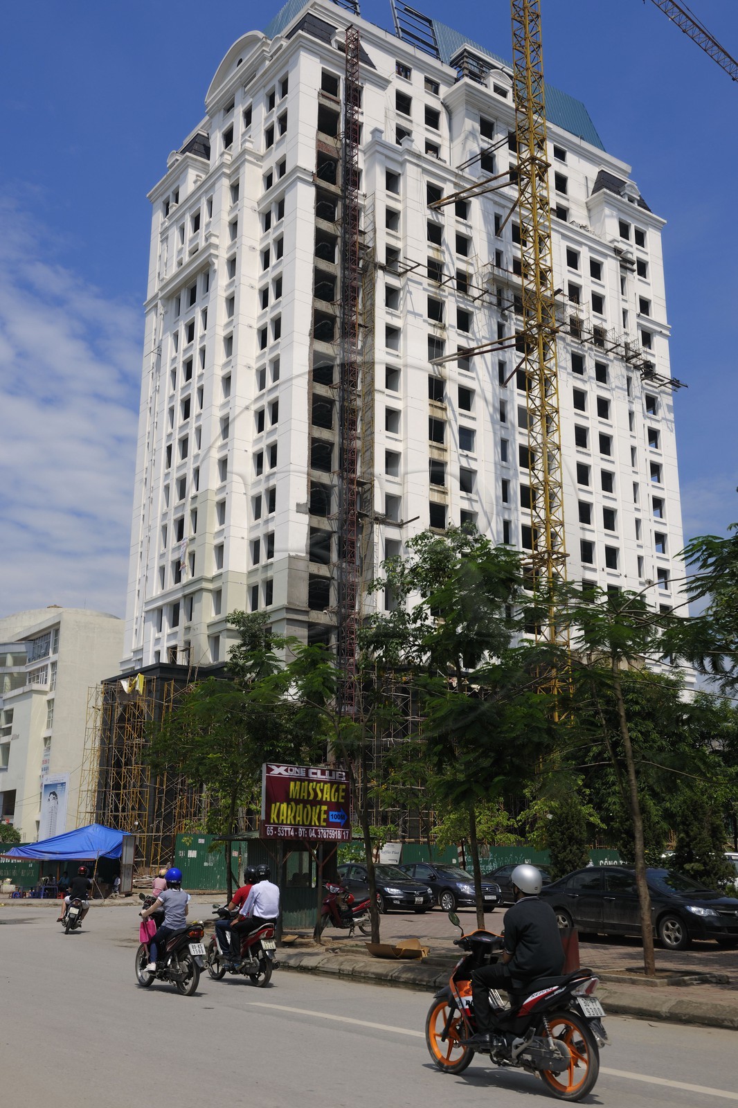 Vietnam, Hanoï, nouveau quartier de Cau Giay, construction d'un immeuble