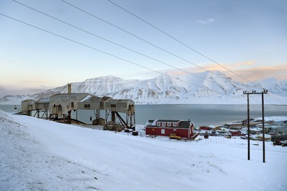 Norvège, Svalbard, Spitzberg, Longyearbyen, Taubanesentralen, batiment central abandonné du téléphérique utilisé pour le transport des chariots de charbon des mines vers le port