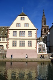 France, Bas-Rhin (67), Strasbourg, vieille ville classée Patrimoine Mondial de l'UNESCO, les bords de l'ill, le Musée Historique (ancienne Grande Boucherie) et la cathédrale