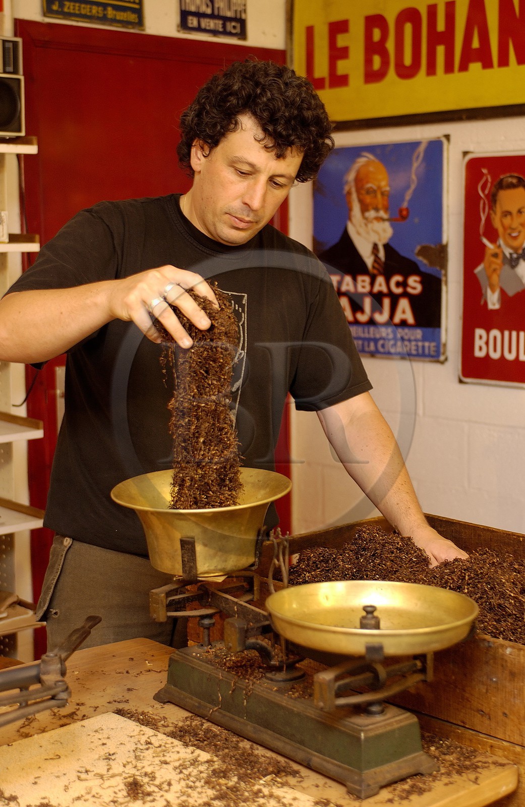 Belgique, Wallonie, région de Bouillon, Corbion, le producteur et fabricant de tabac Vincent Manil dans son entreprise et musée Belgique, Wallonie, région de Bouillon, Corbion, le producteur et fabricant de tabac Vincent Manil dans son entreprise et musée