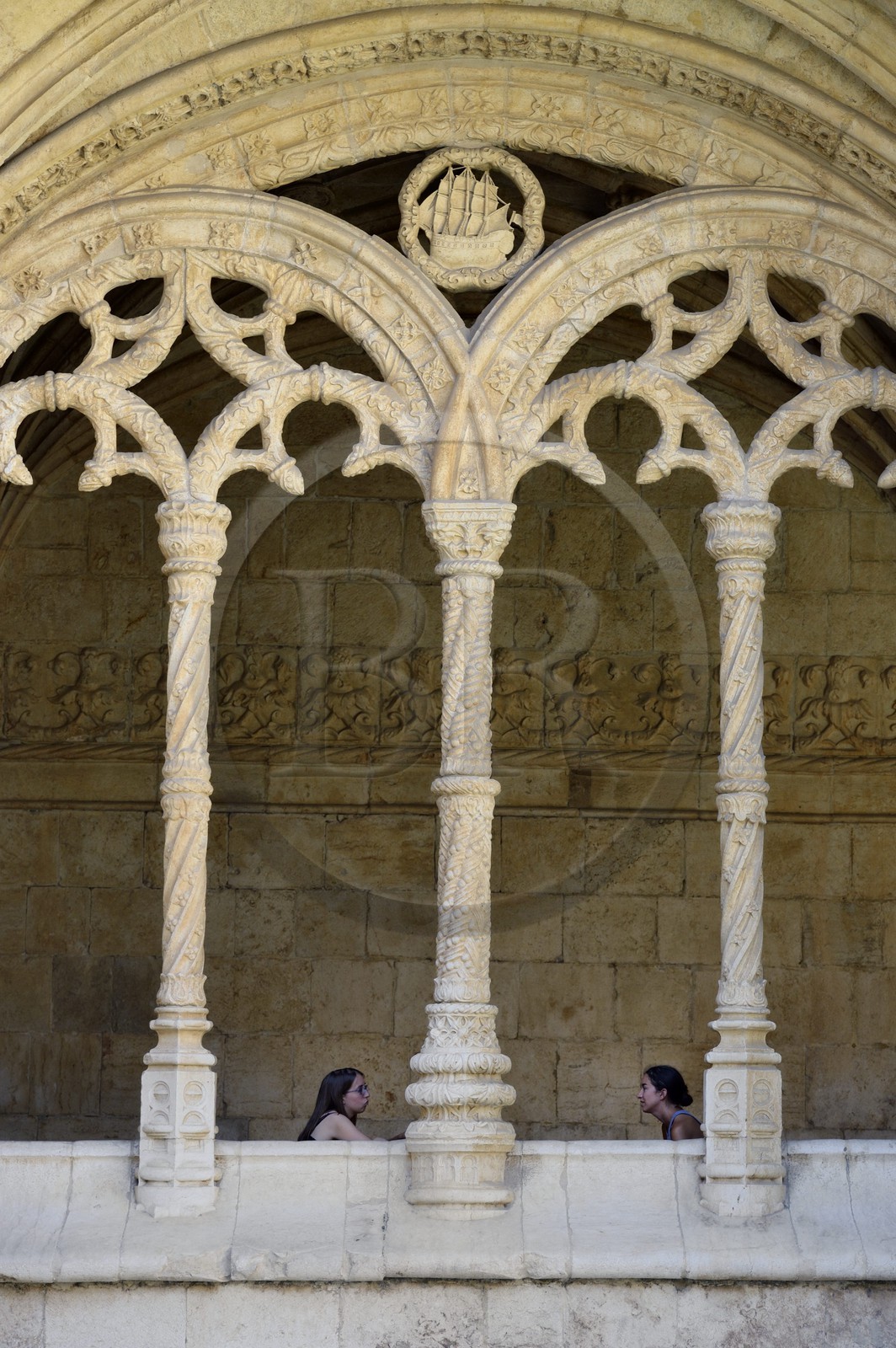 Portugal, Lisbonne, Bélem, Monastere des Hiéronymites (Mosteiro dos Jerónimos), classé Patrimoine Mondial de l'UNESCO, le cloitre, détail des arcades