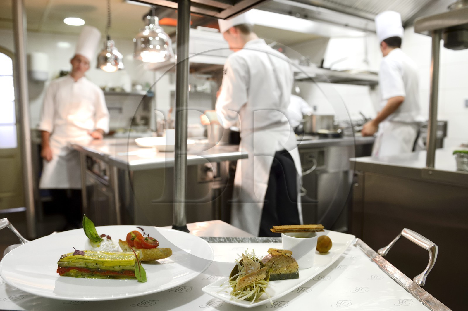 France, Rhône (69), Lyon, restaurant de la Mère Brazier fondé en 1921 par Eugénie Brazier, la brigade de Mathieu Viannay Chef doublement étoilé au guide Michelin en cuisine