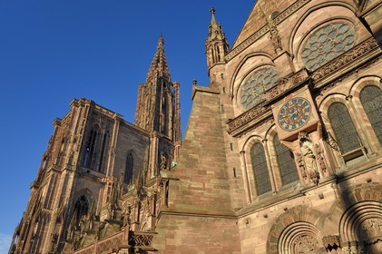 France, Bas Rhin, Strasbourg, old town listed as World Heritage by UNESCO, Notre Dame Cathedral and the facade of the south arm of the transept