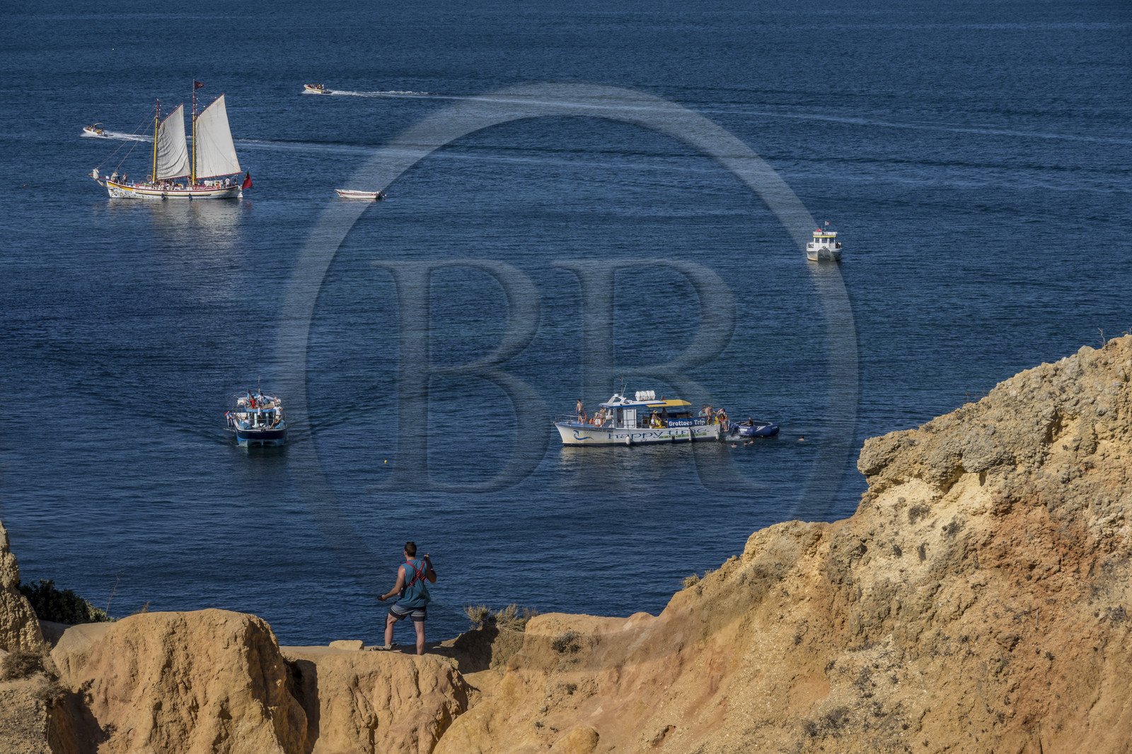 Portugal, Algarve, Lagos, découverte en bateau des grottes dans les falaises escarpées de la Ponta da Piedade