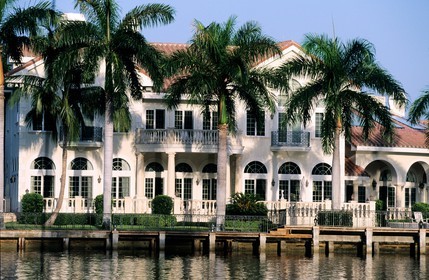 United States, Florida, City of Boca Raton, beautiful houses behind Spanish River Park