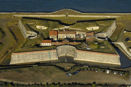 France, Charente-Maritime (17), ile de Ré, Fort de la Prée  au sud de La Flotte (vue aérienne)