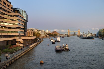 Royaume-Uni, Londres, la City, les bords de la Tamise, le navire de guerre HMS Belfast et le Tower Bridge en arrière plan